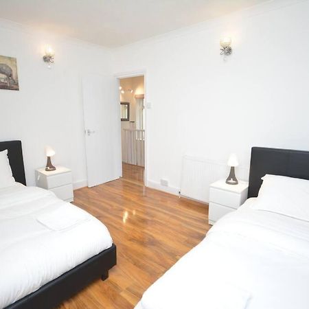 4 Bedroom House In East London Exterior photo