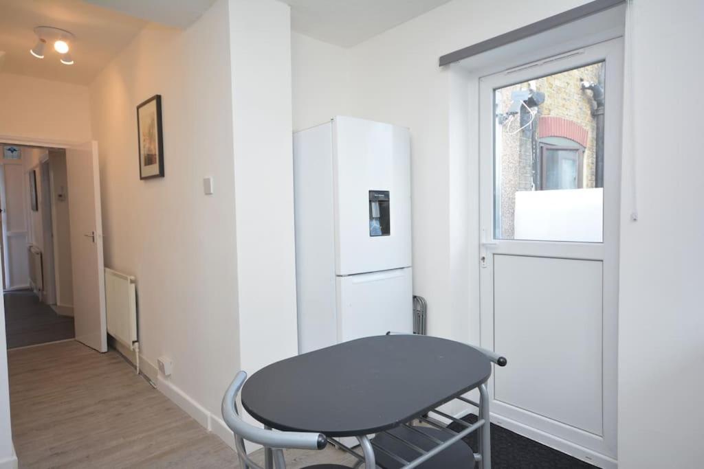4 Bedroom House In East London Exterior photo
