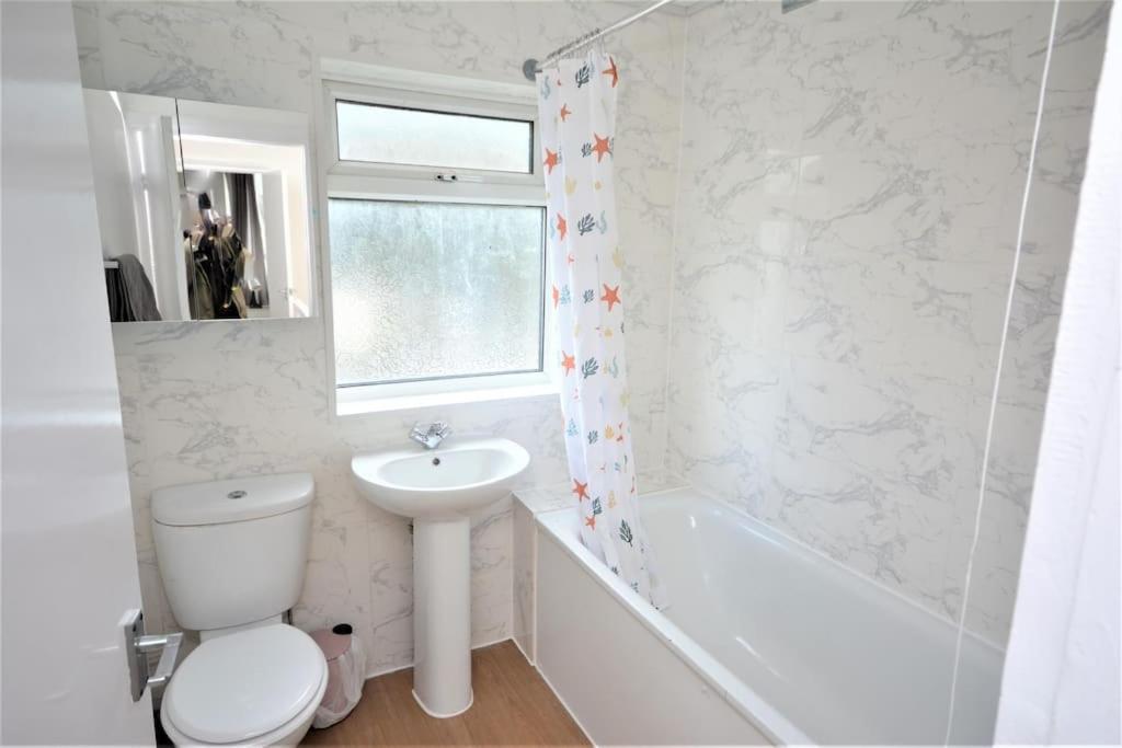 4 Bedroom House In East London Exterior photo